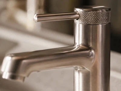 Luaidhe-Ábhair Faucet In Aisce & Sábháilteacht Uisce Óil — Comhlíonadh Mar Bh...